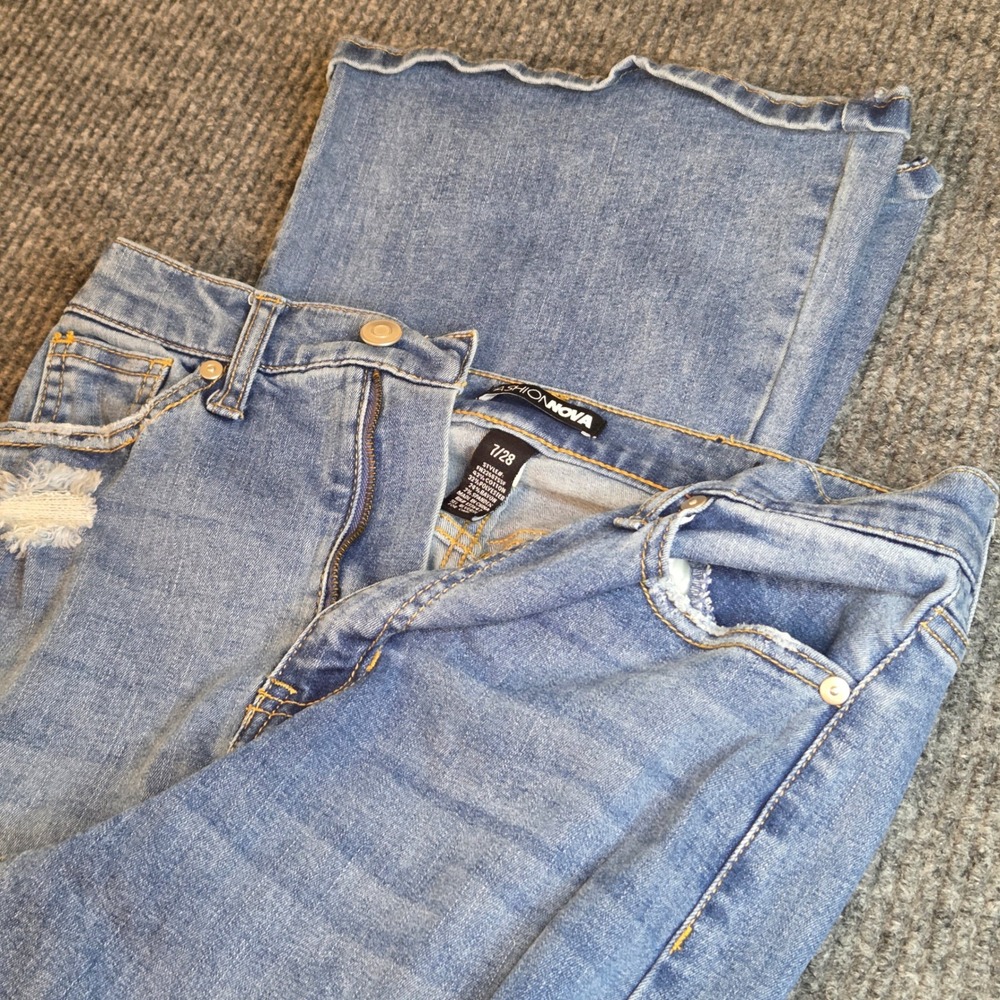 Fashion Nova Women's Size 7/28 Distressed Ripped Flare Leg‎ Jeans Light Wash